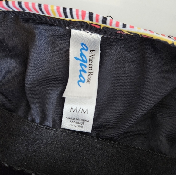 Size Medium LA VIE EN ROSE bathing suit top - Picture 2 of 2